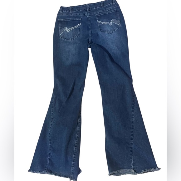 No Brand Denim - Stylish. No Brand name, Bell Bottoms, Frayed leg, Large and high waisted.